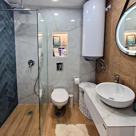 Sea View -10 Min To Beach -Weekend Spa Access -Garage Incl