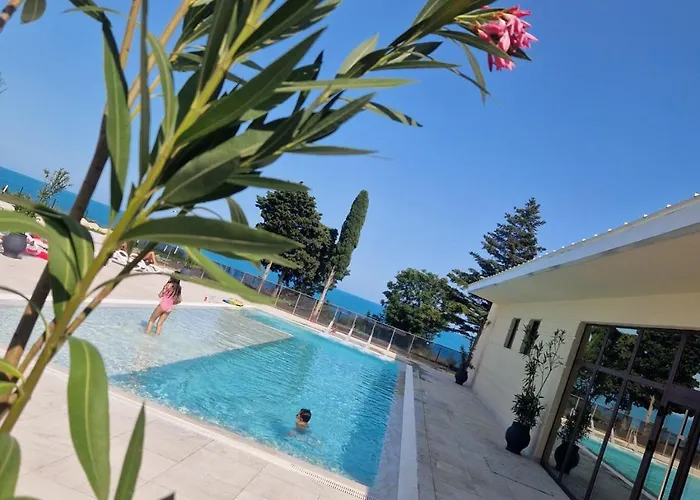 Sea View -10 Min To -weekend Access -garage Incl アパート ヴァルナ